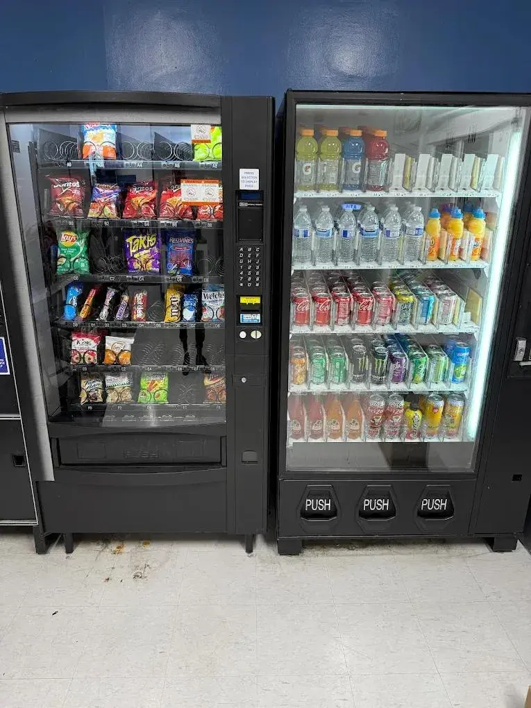 Vending machines Chicago - Snacks and beverages for offices, warehouses, gyms, and more