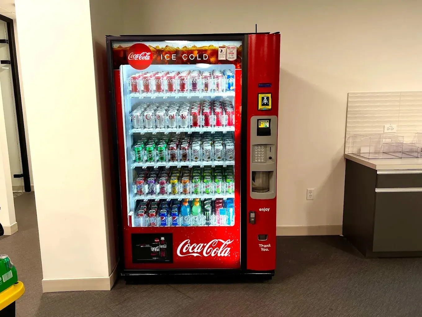 Beverage vending machine Chicago - Coca-Cola drink machine fully stocked